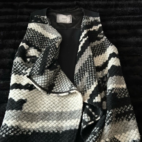 Vest - Picture 1 of 5